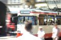 Stra&szlig;enbahn mit bewegtem Hintergrund