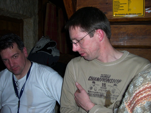 Rudi und Macke mit kleinen Bierflecken