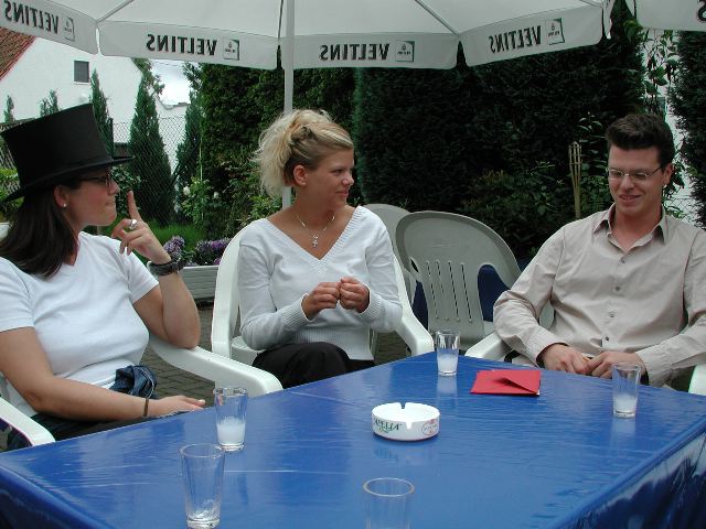 Tina, Claudia, Kiri