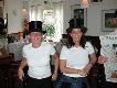 ...Kerstin & Tina stehen ihm zur Seite.