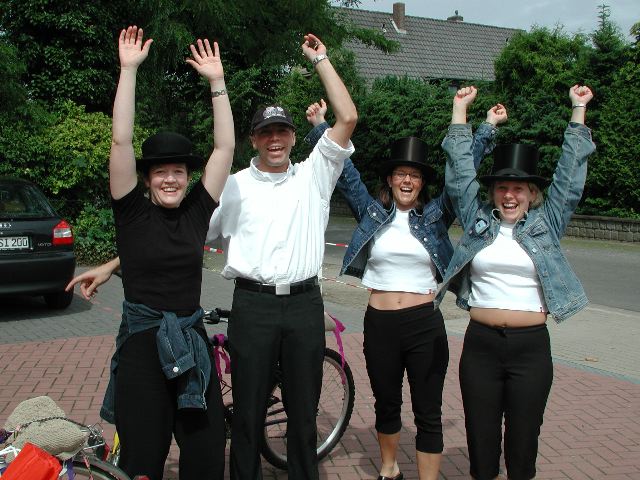 Alles fertig, Party on.