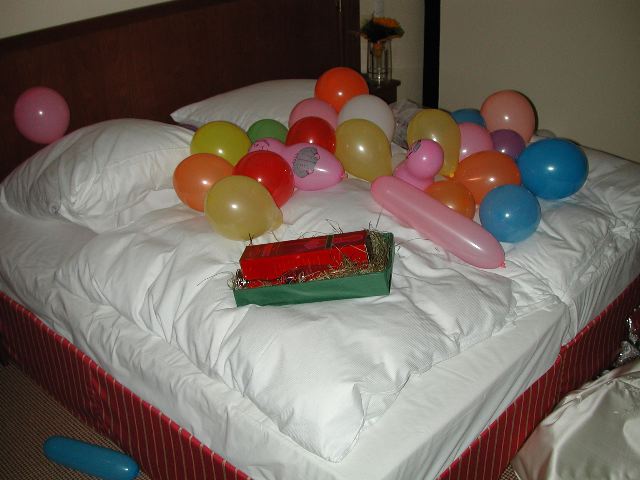 Luftballons im Bett
